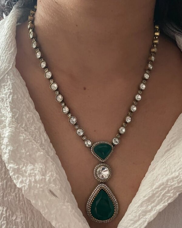 Ishara doublet long pendant set